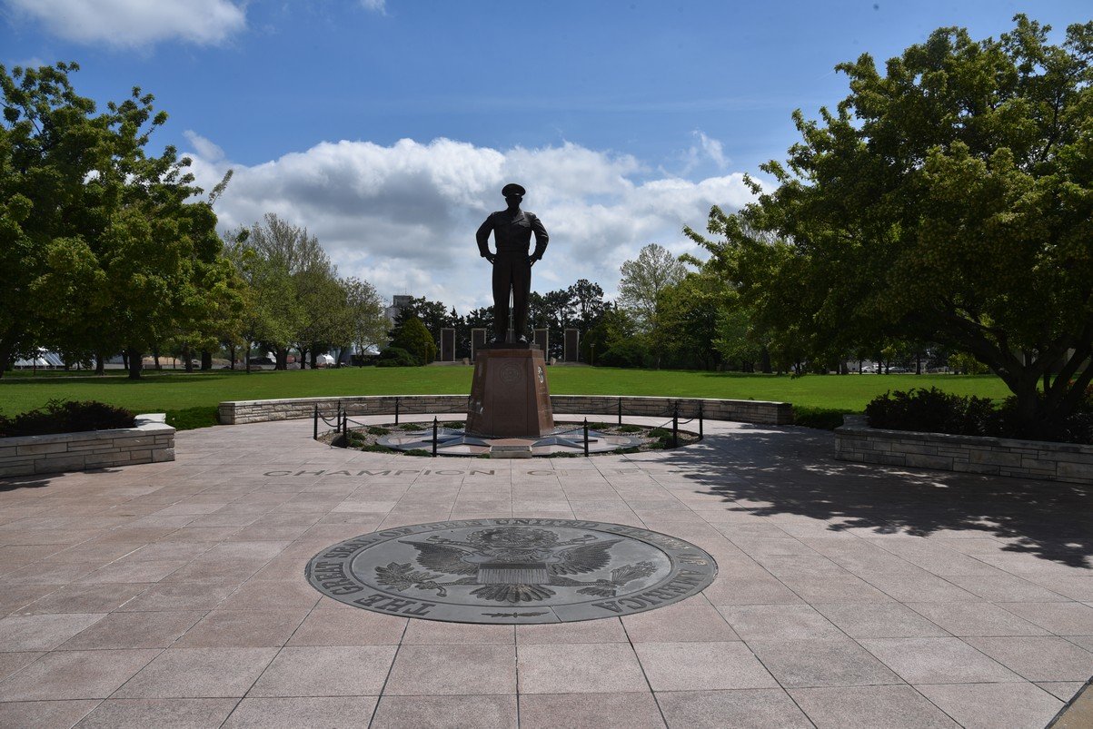 dsc_1544ikesstatue.jpg