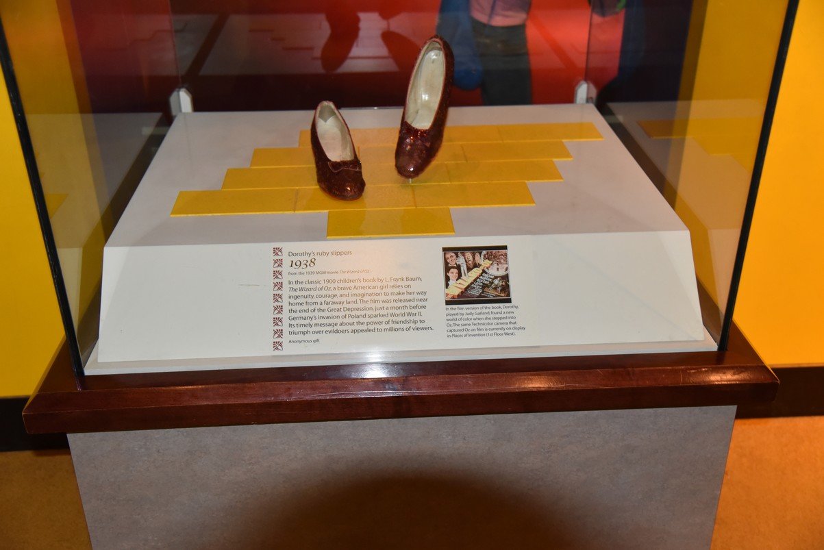 dsc_2556dorothysrubyslippers.jpg