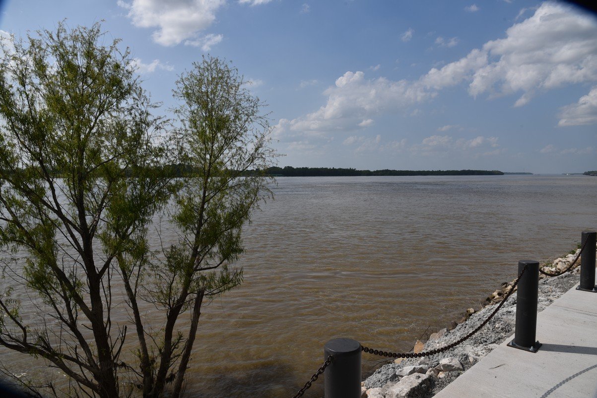 dsc_2275natchezmissriver.jpg
